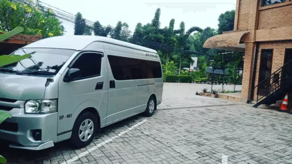 Sewa Mobil Hiace Jakarta