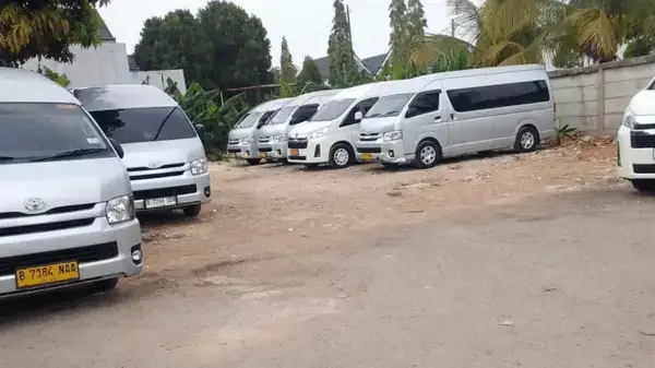 Sewa Hiace Premium