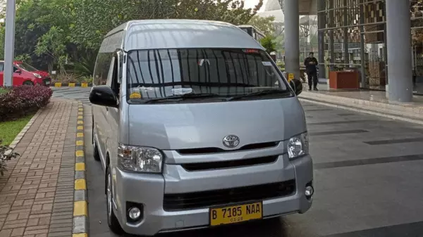 Sewa Mobil Hiace Luxury